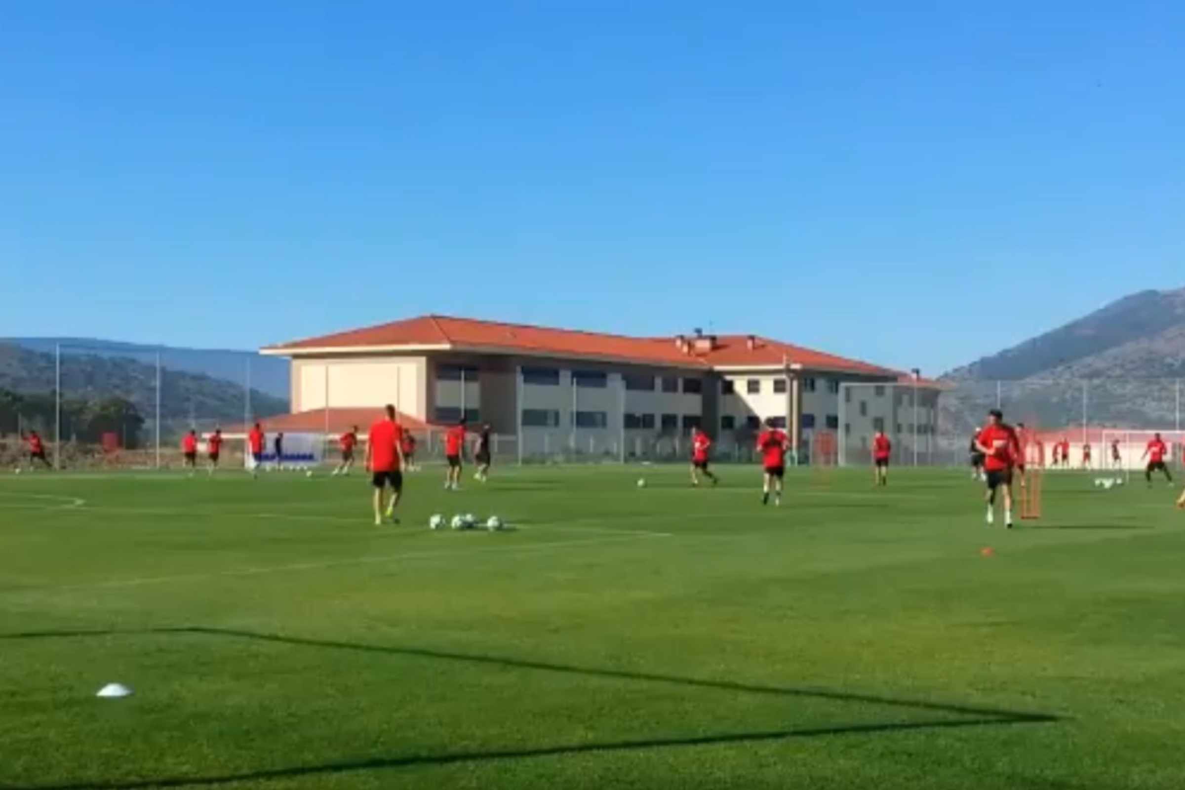 football-fields-Ciudad-deportiva-wanda-condor-travel-football-camp