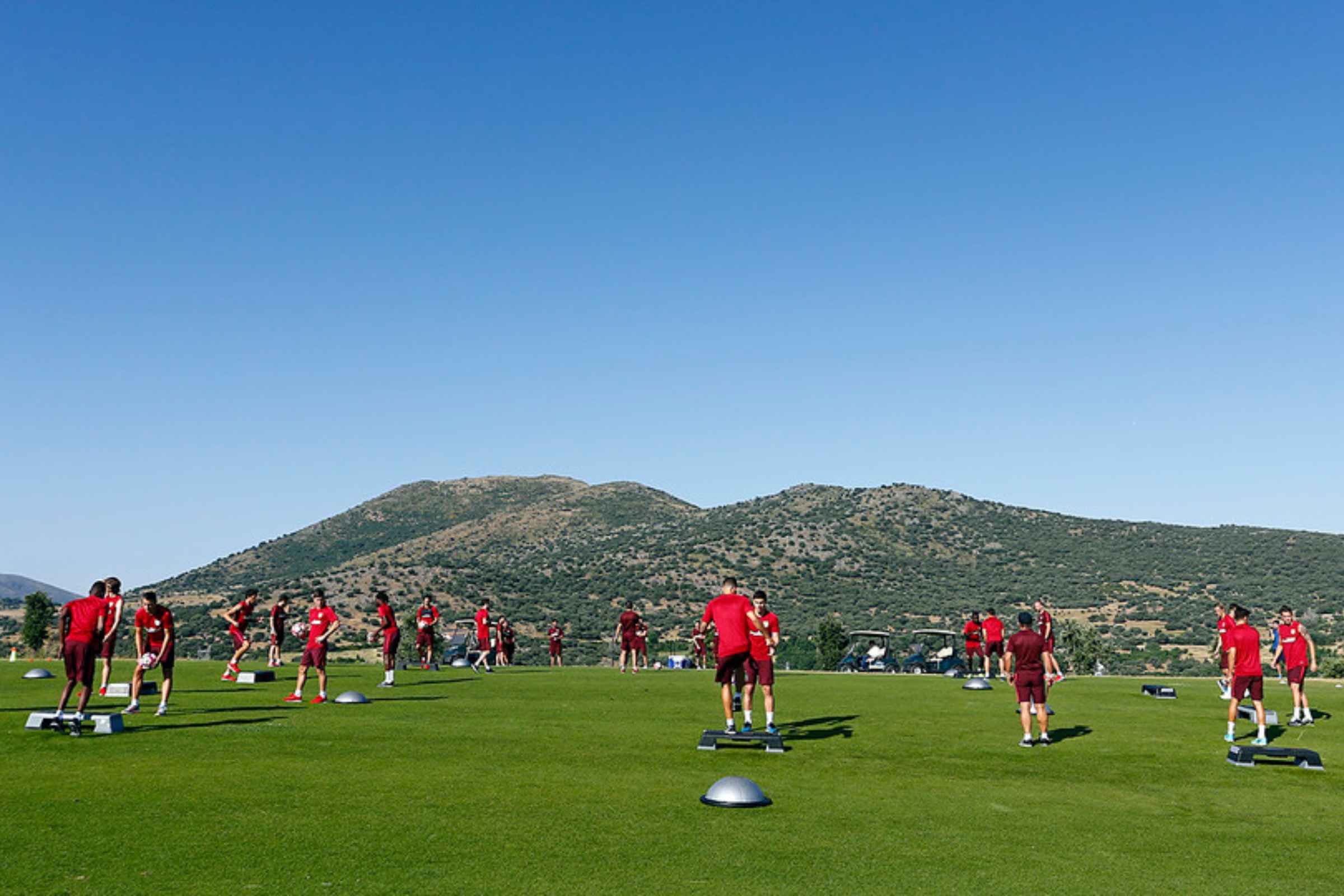 football-fields-Ciudad-deportiva-wanda-condor-travel-sport